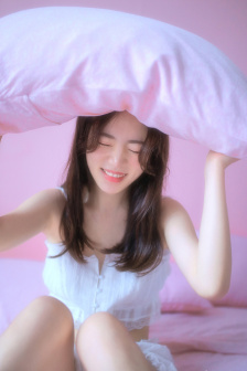 年轻的女老师在线观看